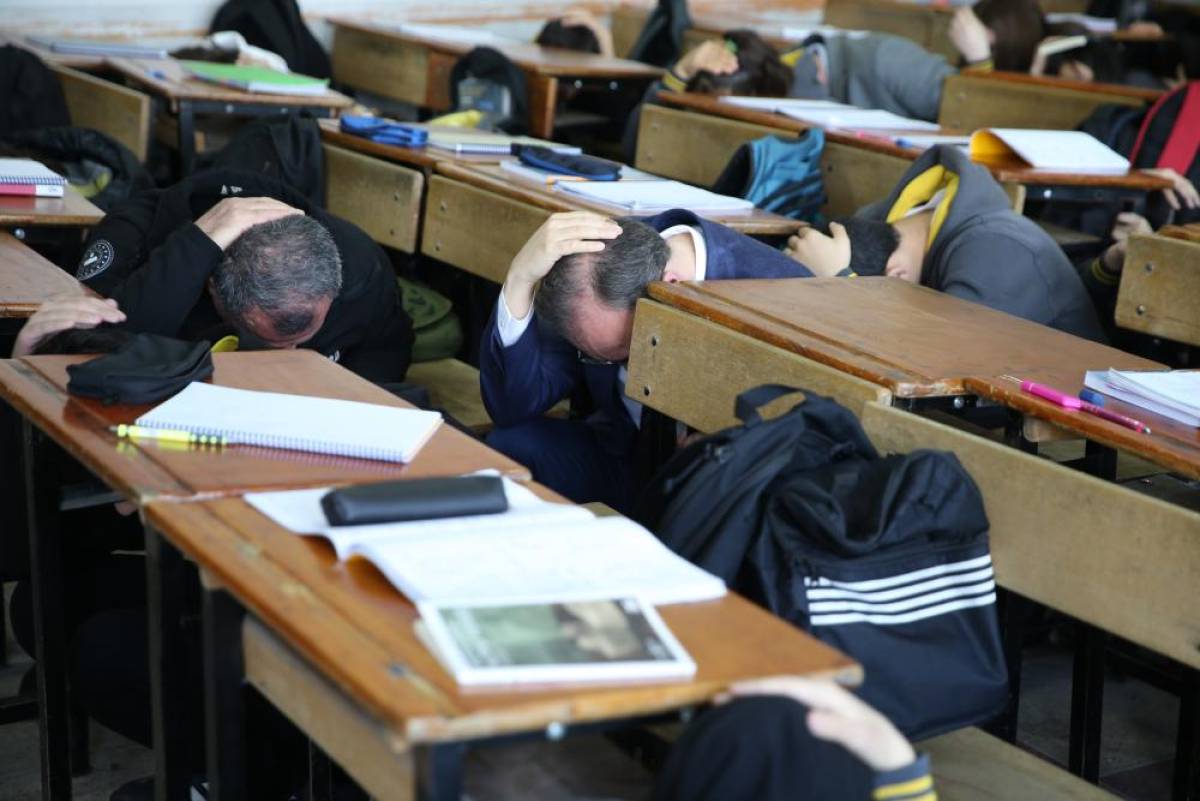 Siirt'te okullarda deprem ve tahliye tatbikatı yapıldı