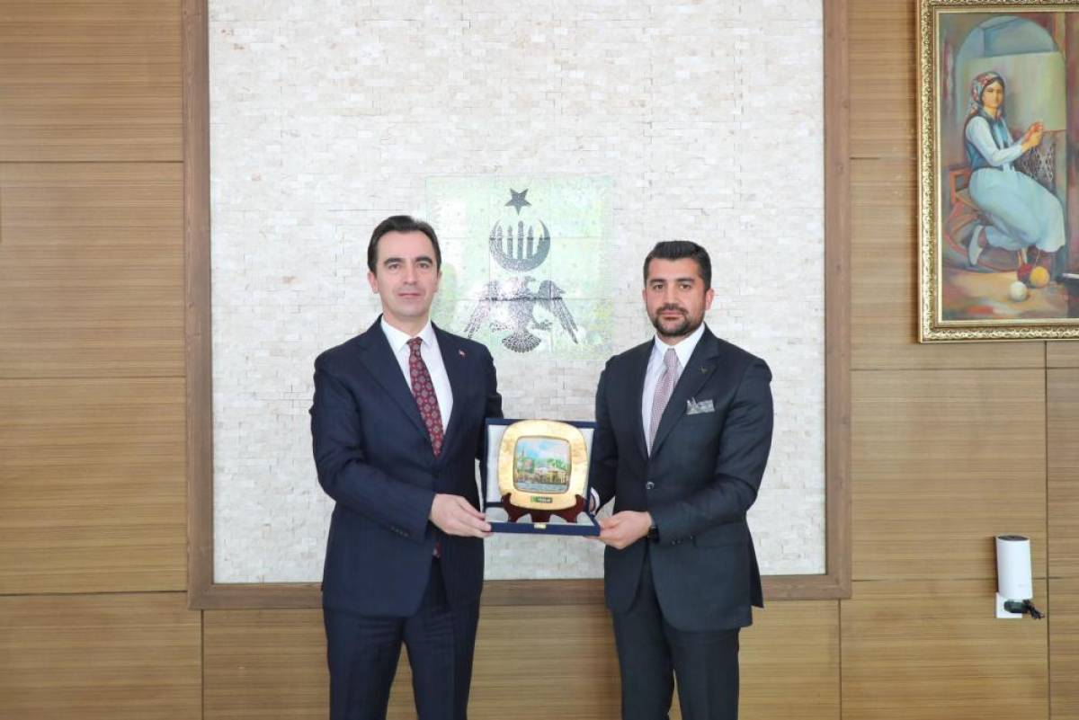 Yeşilay Bitlis Şube Başkanı Yazar'dan Vali Karakaya'ya ziyaret