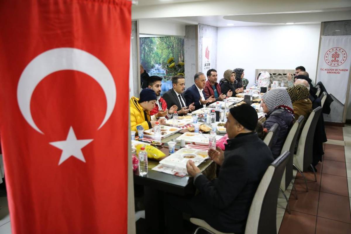 Bingöllüler Vakıflar Bölge Müdürlüğünün iftar programında buluştu
