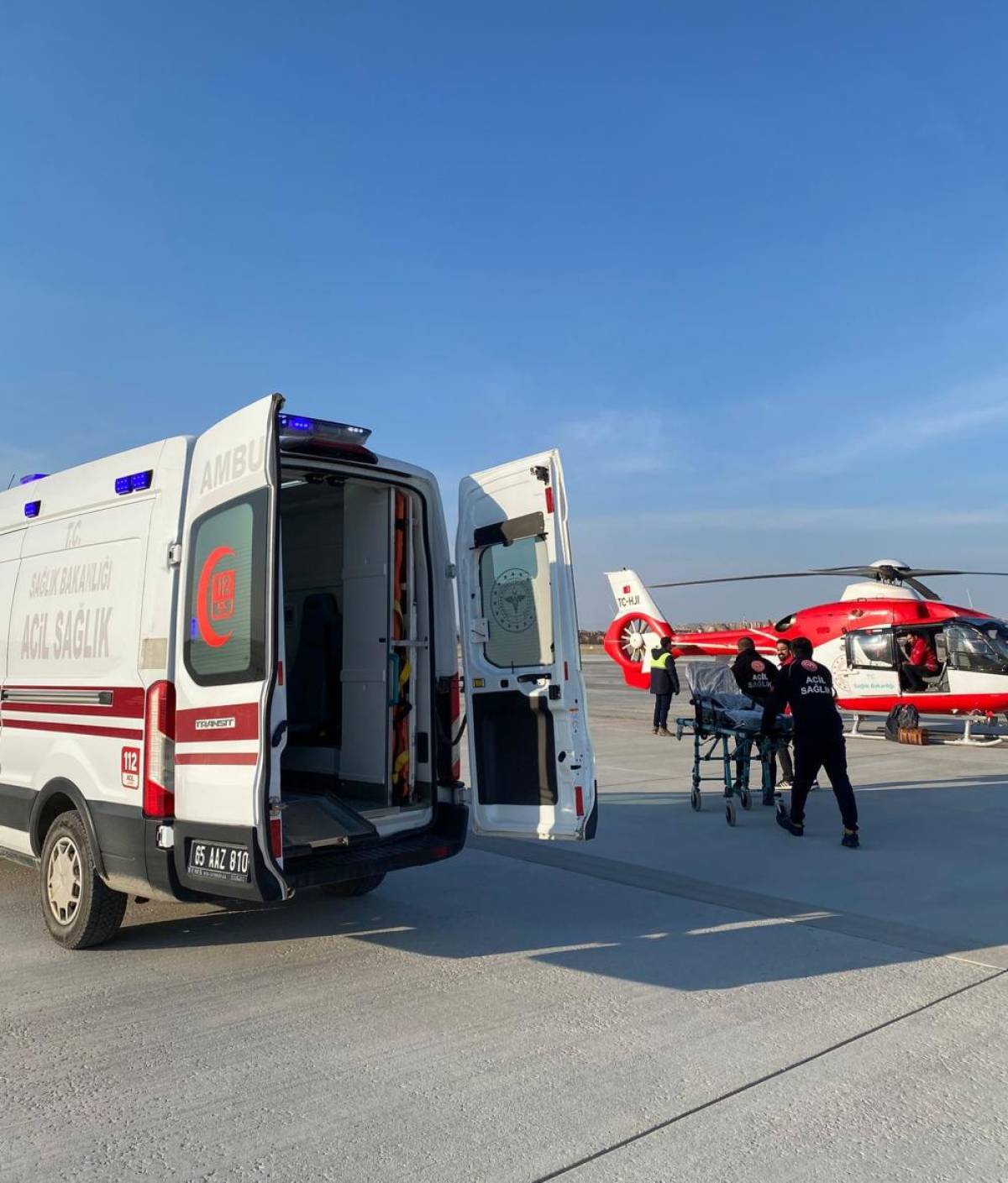 Van'da hamile kadın ambulans helikopterle hastaneye ulaştırıldı