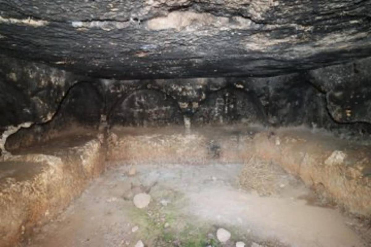 Şanlıurfa'da bulunan kaya mezarı kayıt altına alındı