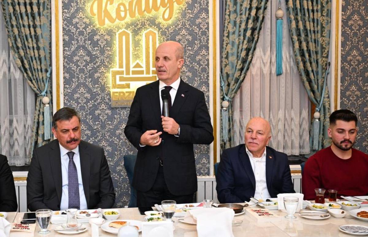 YÖK Başkanı Erol Özvar, Erzurum'da gençlerle sahur yaptı