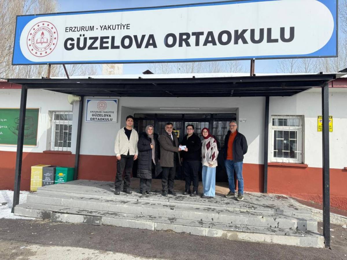 Atatürk Üniversitesi öğrencilerinden ihtiyaç sahibi çocuklara kıyafet yardımı