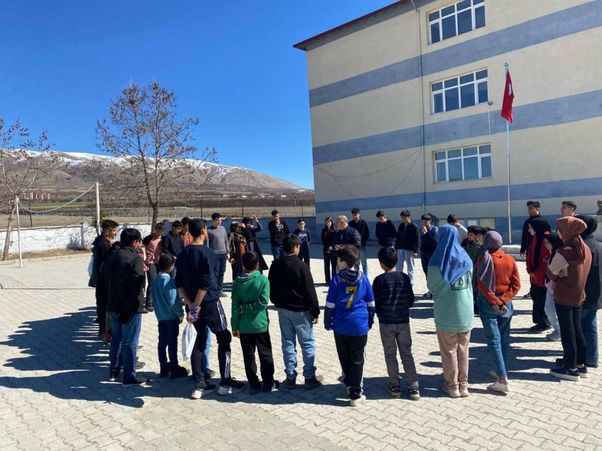 Baskil'de iki okulda deprem tatbikatı yapıldı