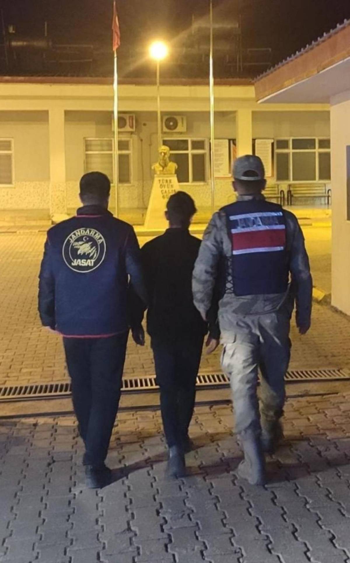 Şanlıurfa'da bir çocuğa çarpıp kaçan sürücü kamyonetinden kopan parçalar sayesinde yakalandı