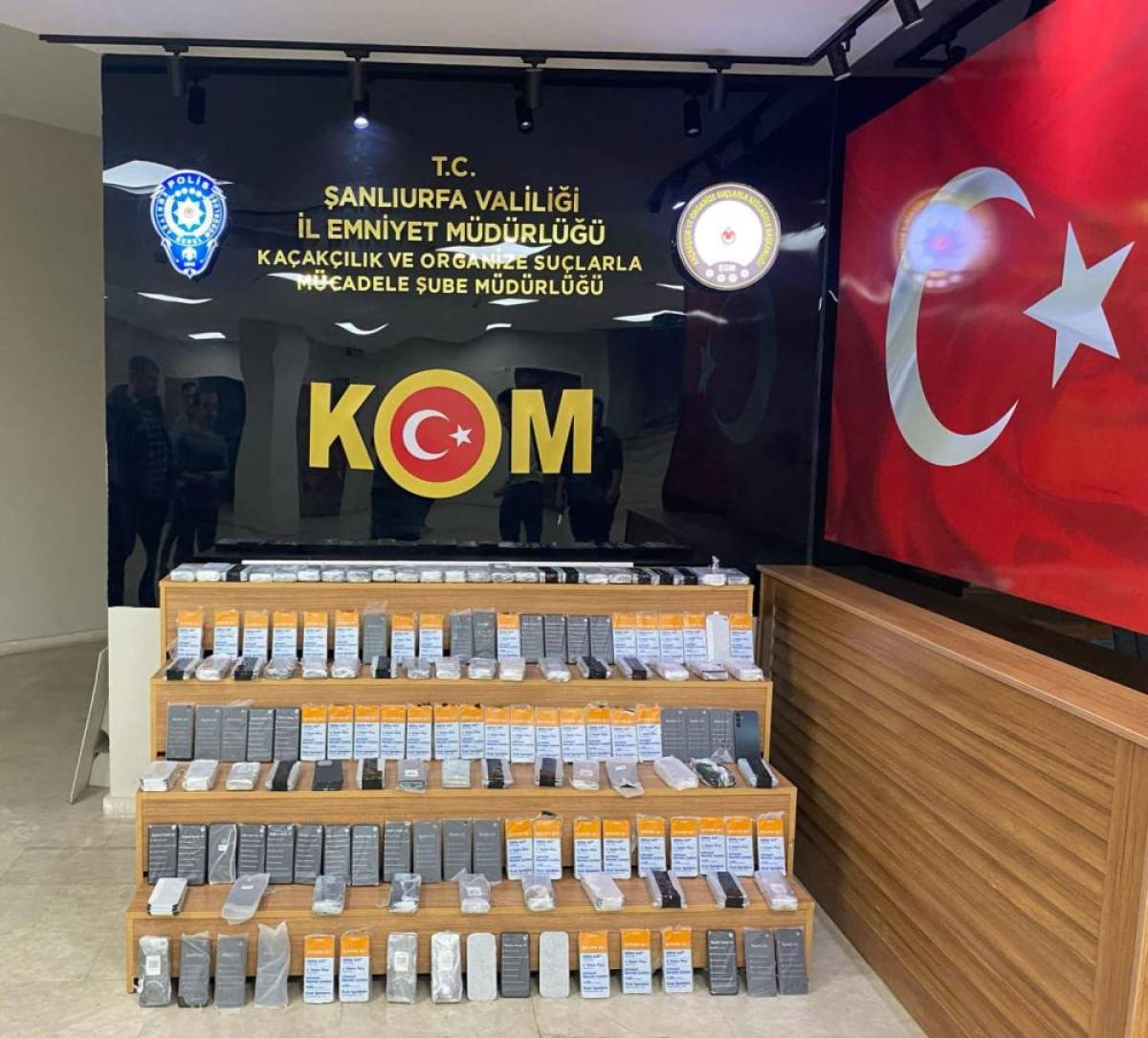 Şanlıurfa'da gümrük kaçağı 345 cep telefonu ele geçirildi
