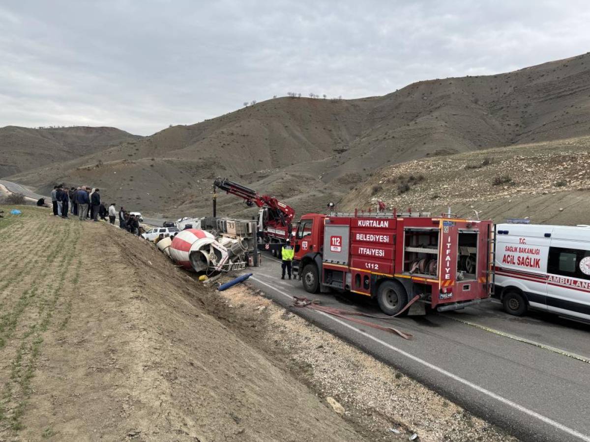 Siirt'te devrilen beton mikserinin sürücüsü öldü