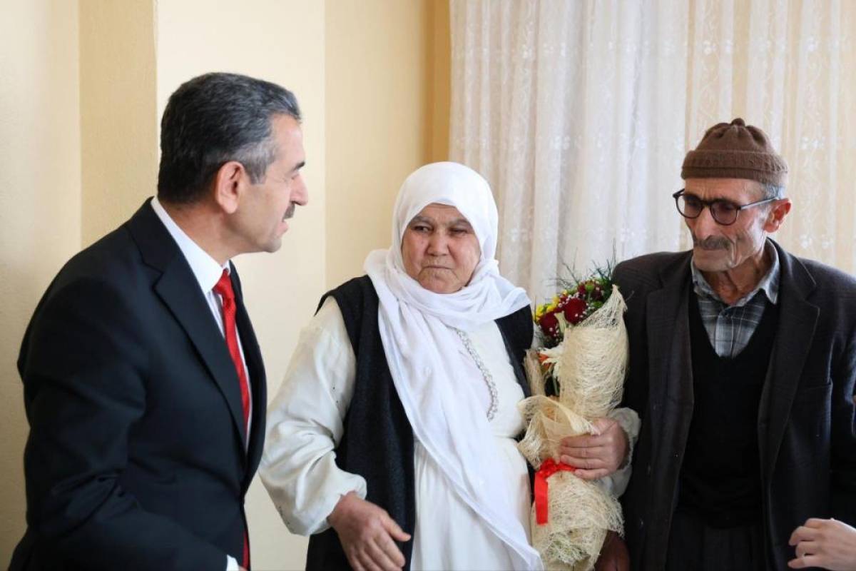 Şırnak Valisi Ekici'den 52 yıllık evli çifte ziyaret