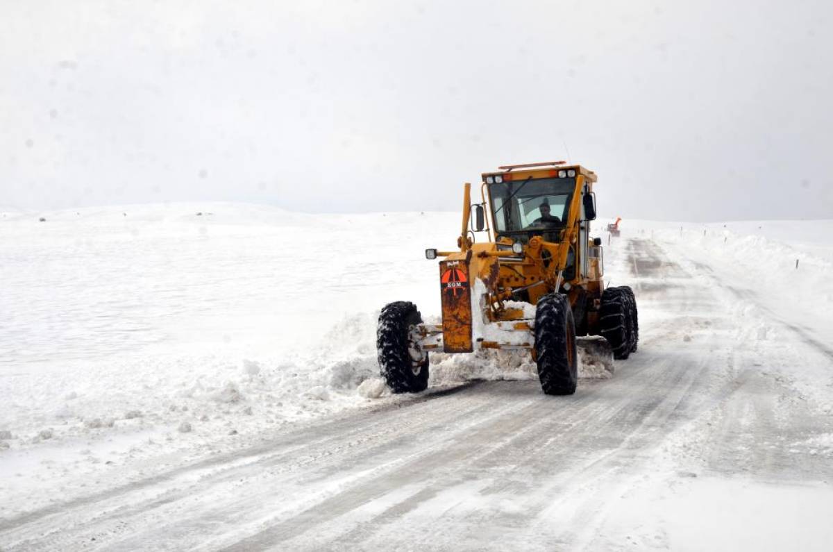 Van, Muş ve Hakkari'de 55 yerleşim yerine ulaşım sağlanamıyor