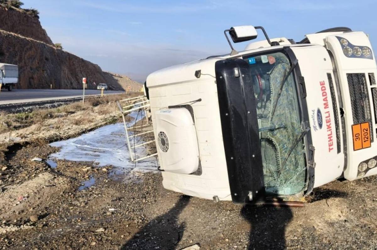 Gaziantep'te tankerin devrildiği kazada 2 kişi yaralandı