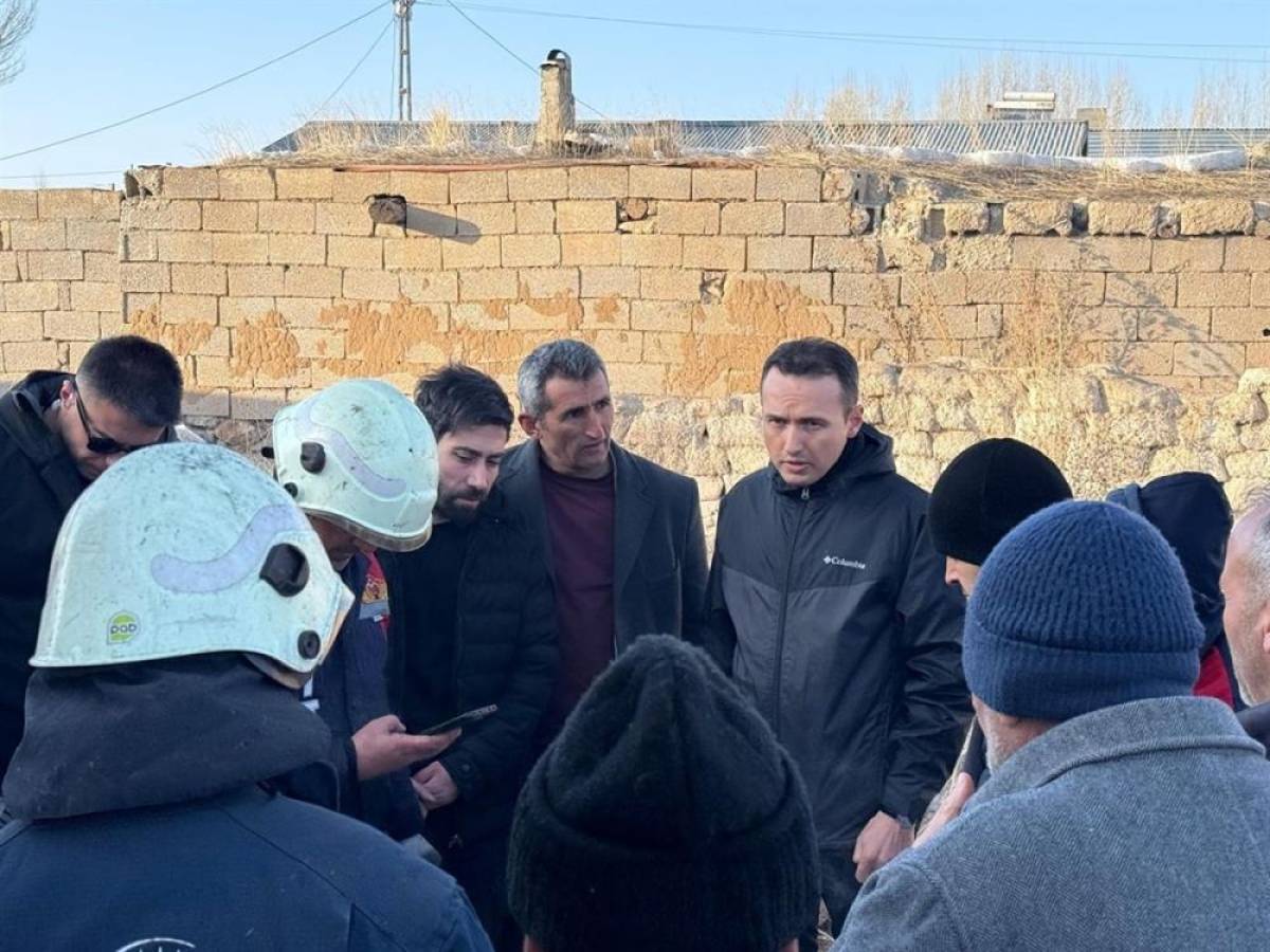 Kaymakam Süleyman Bakan, yangında evleri hasar gören aileyi ziyaret etti