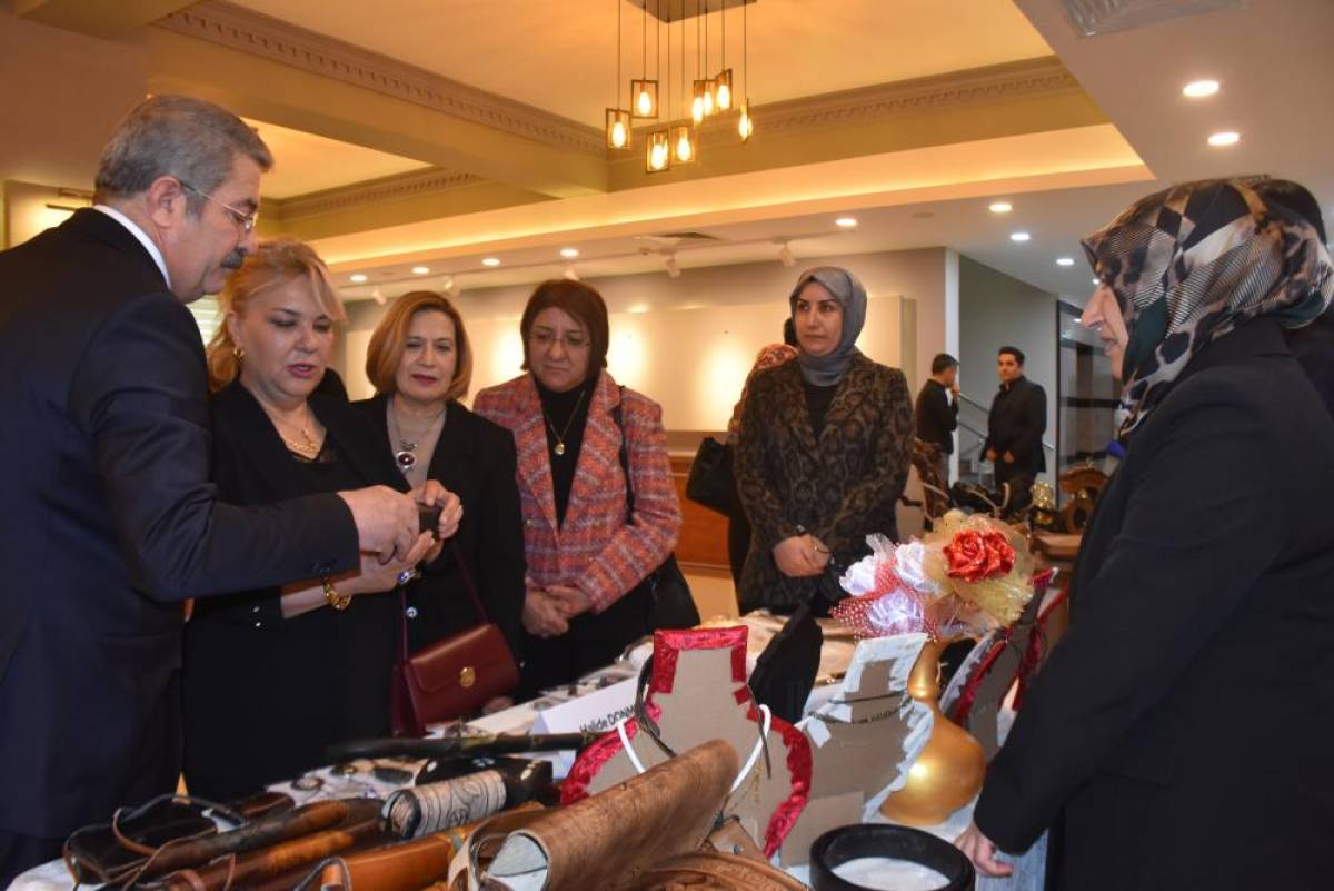 Van'da "Hediyelik Ürünler Tanıtım ve Pazarlama Sergisi" açıldı