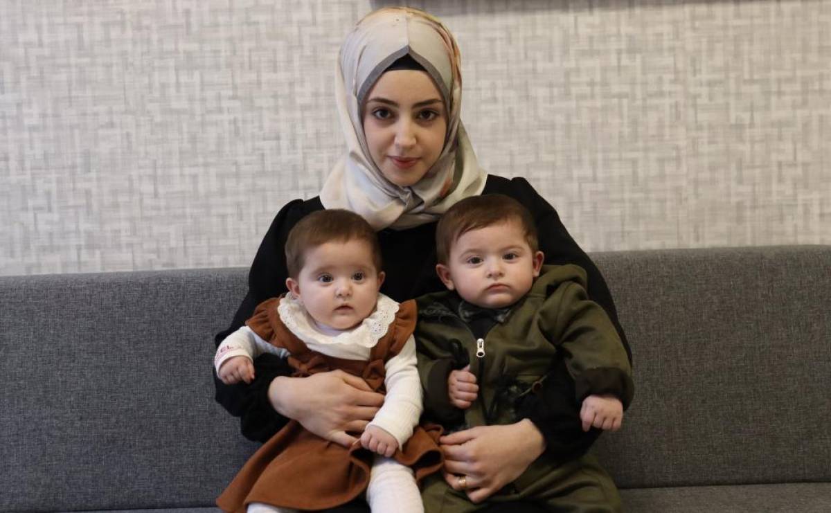 Böbrek nakli sonrası ikiz bebek mutluluğu yaşadı