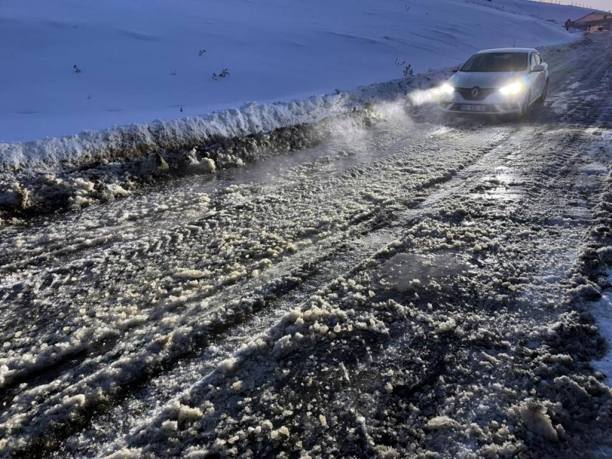 "Sibirya soğukları" nedeniyle Ardahan Göle'de hayat zorlaştı