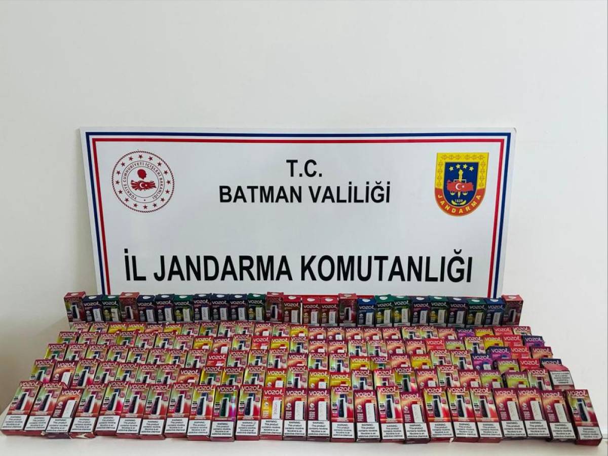 Batman'da bir yolcunun valizinde 210 kaçak elektronik sigara ele geçirildi