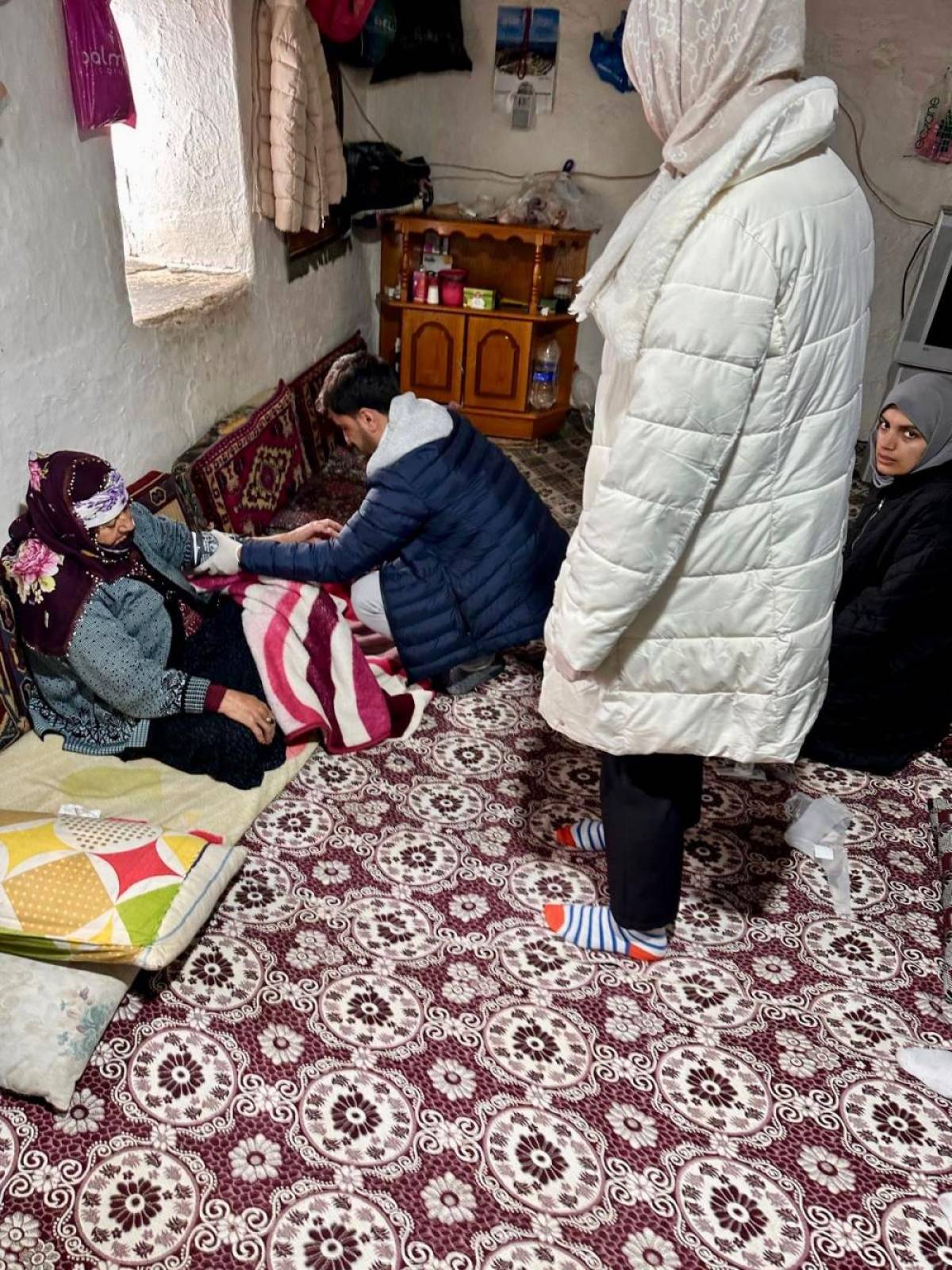 Malatya'da evde sağlık hizmetine zorlu kış şartlarında devam ediliyor