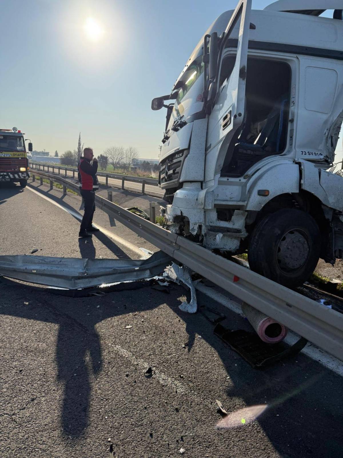 Mardin'de refüje çarpan yakıt tankerinin sürücüsü yaralandı