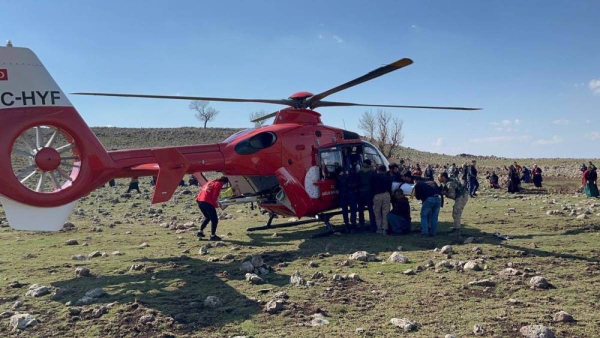 Diyarbakır'da silahla yaralanan kişi ambulans helikopterle hastaneye ulaştırıldı