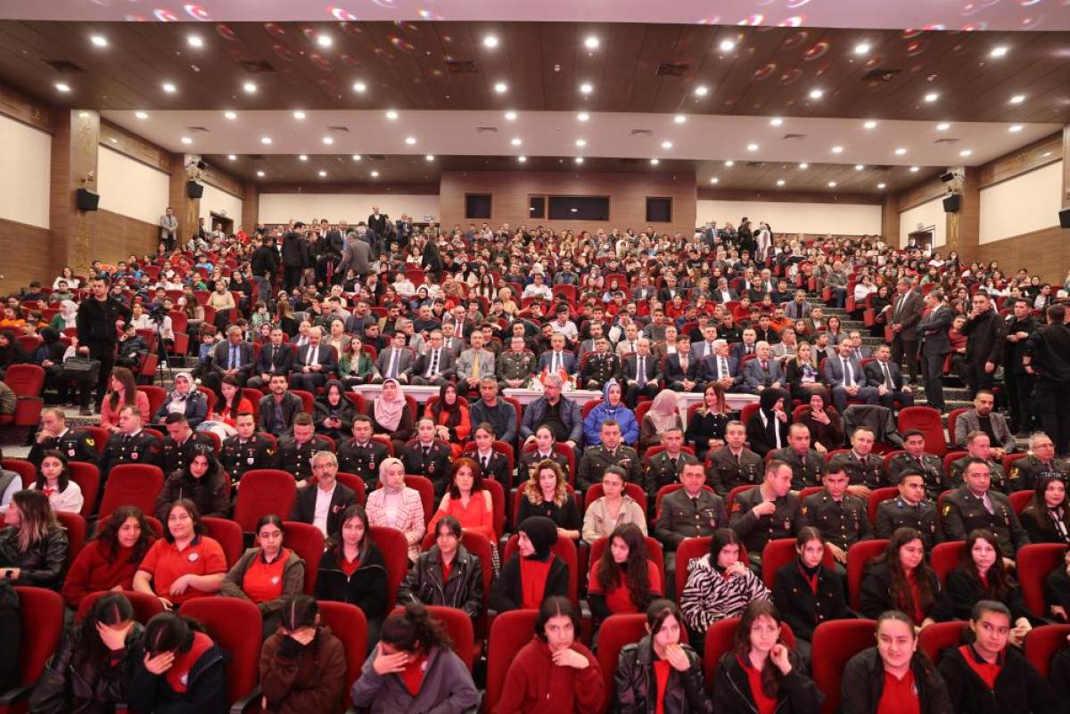 Diyarbakır ve çevre illerde "İstiklal Marşı'nın Kabulü ve Mehmet Ersoy'u Anma Günü" kutlandı