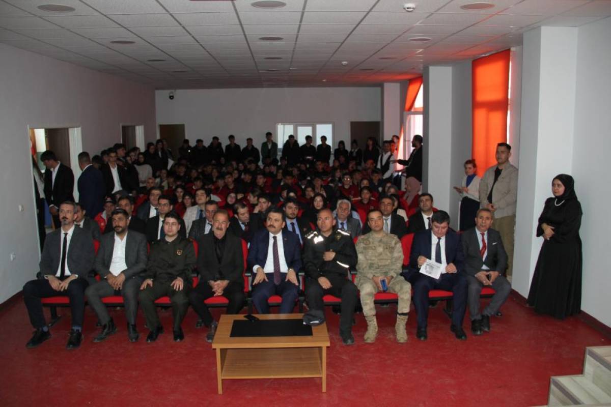 Karlıova'da İstiklal Marşı'nın Kabulü ve Mehmet Akif Ersoy'u Anma Günü programı