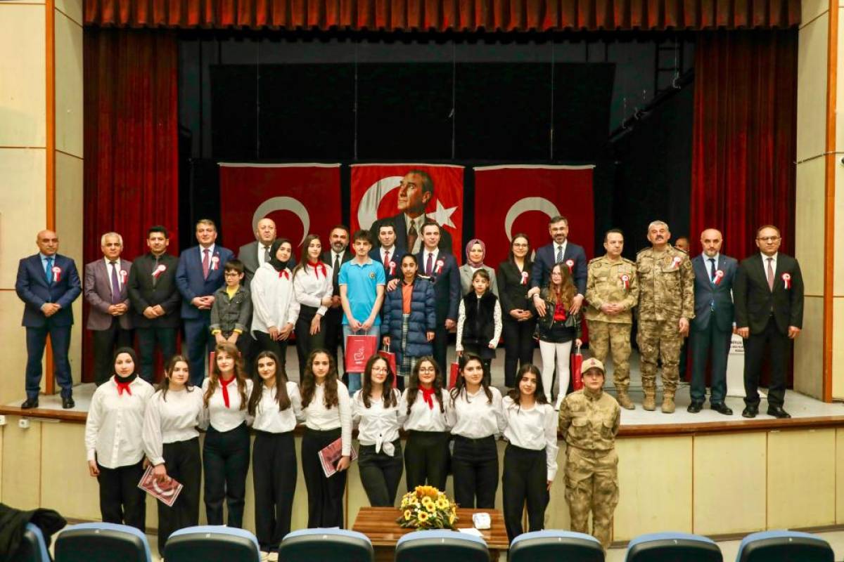 Bitlis'te İstiklal Marşı'nın Kabulü ve Mehmet Akif Ersoy'u Anma Günü programı düzenlendi