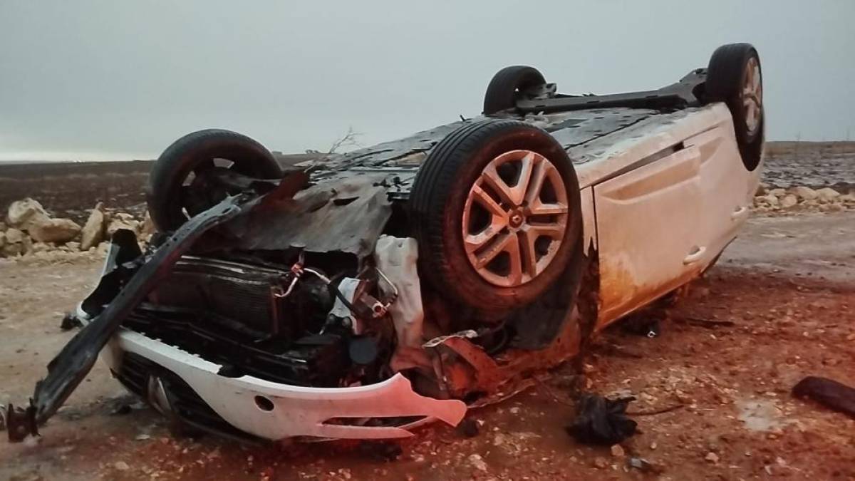 Şanlıurfa'da devrilen otomobildeki 4 kişi yaralandı