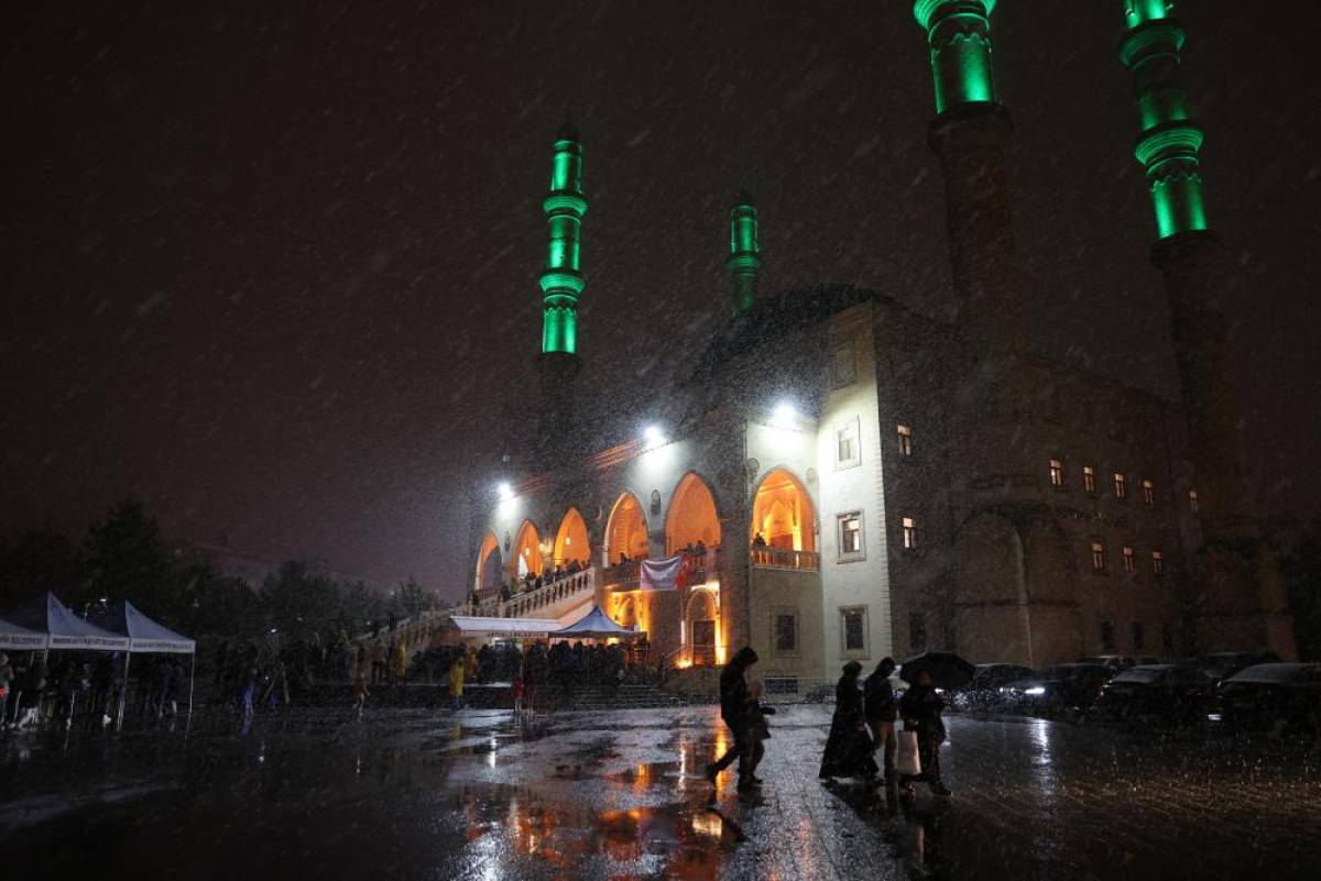 Doğu ve Güneydoğu Anadolu'da Berat Kandili idrak edildi