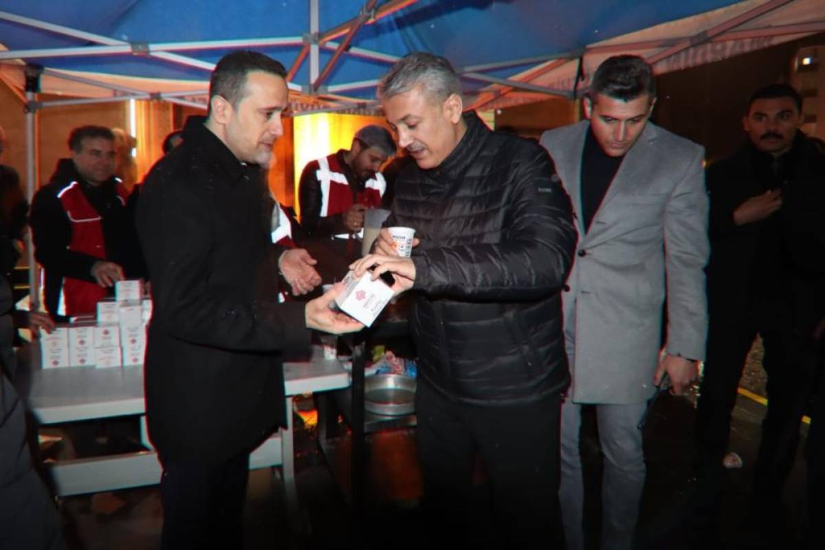 Diyarbakır ve çevre illerde kandil dolayısıyla salep ve kandil simidi ikramında bulunuldu