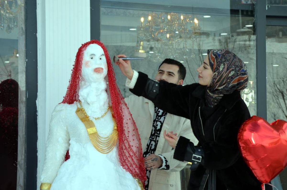 Muş'ta "kardan gelin"i takılarla süslediler