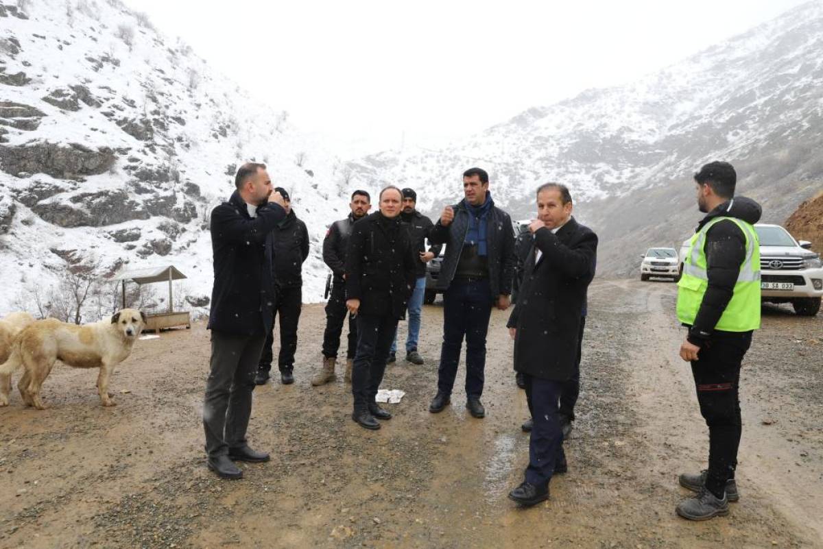 Şemdinli Kaymakamı Akpınar, hayvan barınağında incelemelerde bulundu