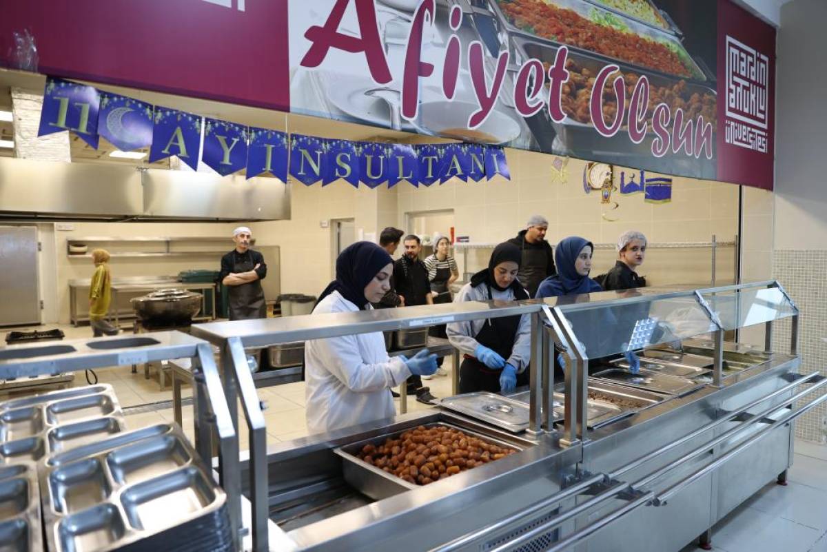 Diyarbakır Vakıflar Bölge Müdürlüğü, Mardin'de her gün 2 bin öğrenciye iftar veriyor