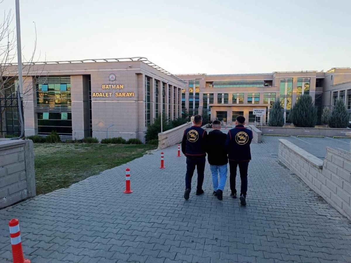 Siirt'in Komşu İlinde Firari Şahıs Sakal Bıyık Değiştirdi, Sahte Kimlik Kullandı ama Kaçamadı!