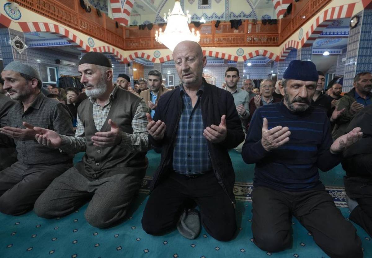 Erzurum'un asırlık ramazan geleneği "İşfe'lena duası" camilerde yankılanıyor