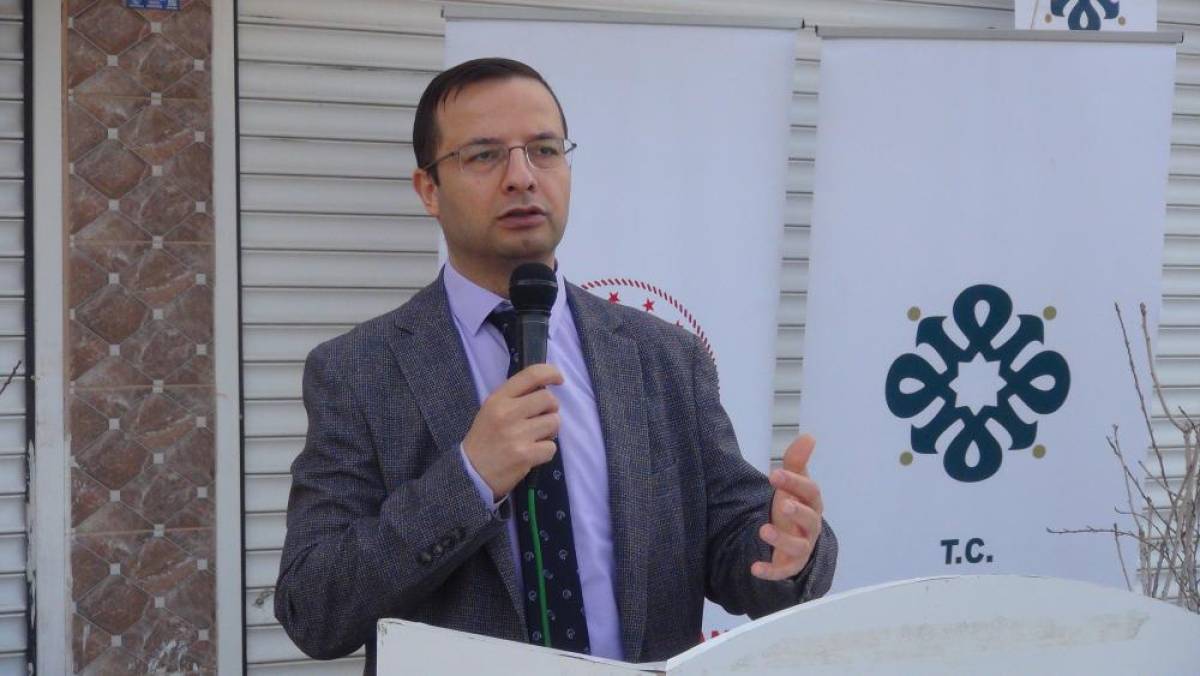 Cizre'de çiftçilere 17 bin fıstık ve badem fidanı dağıtıldı