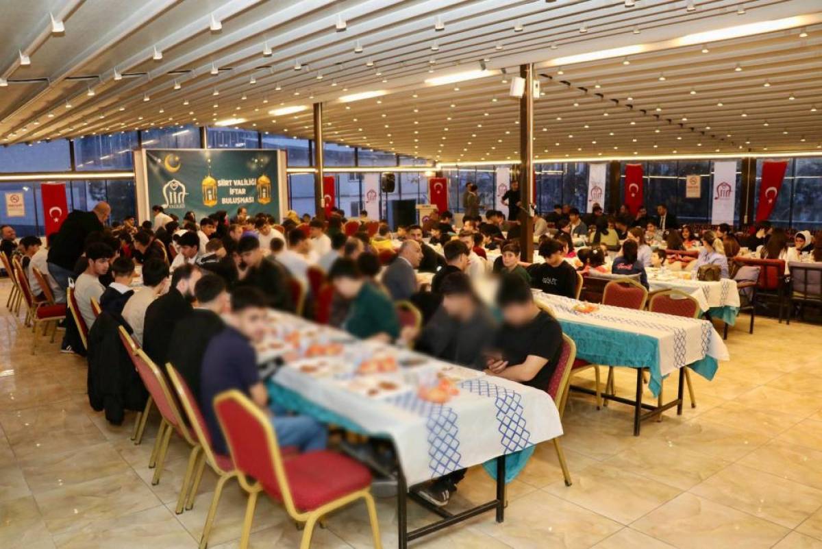 Siirt Valisi Kızılkaya yetim çocuklarla iftarda bir araya geldi