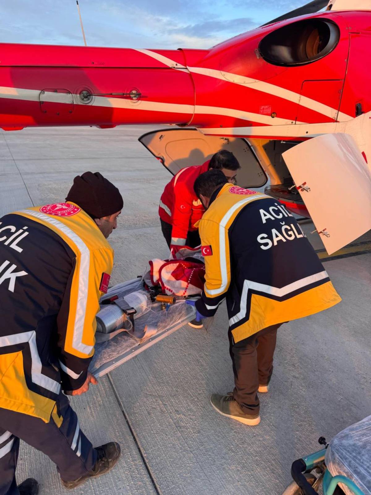Van'da ambulans helikopter 5 yaşındaki çocuk için havalandı