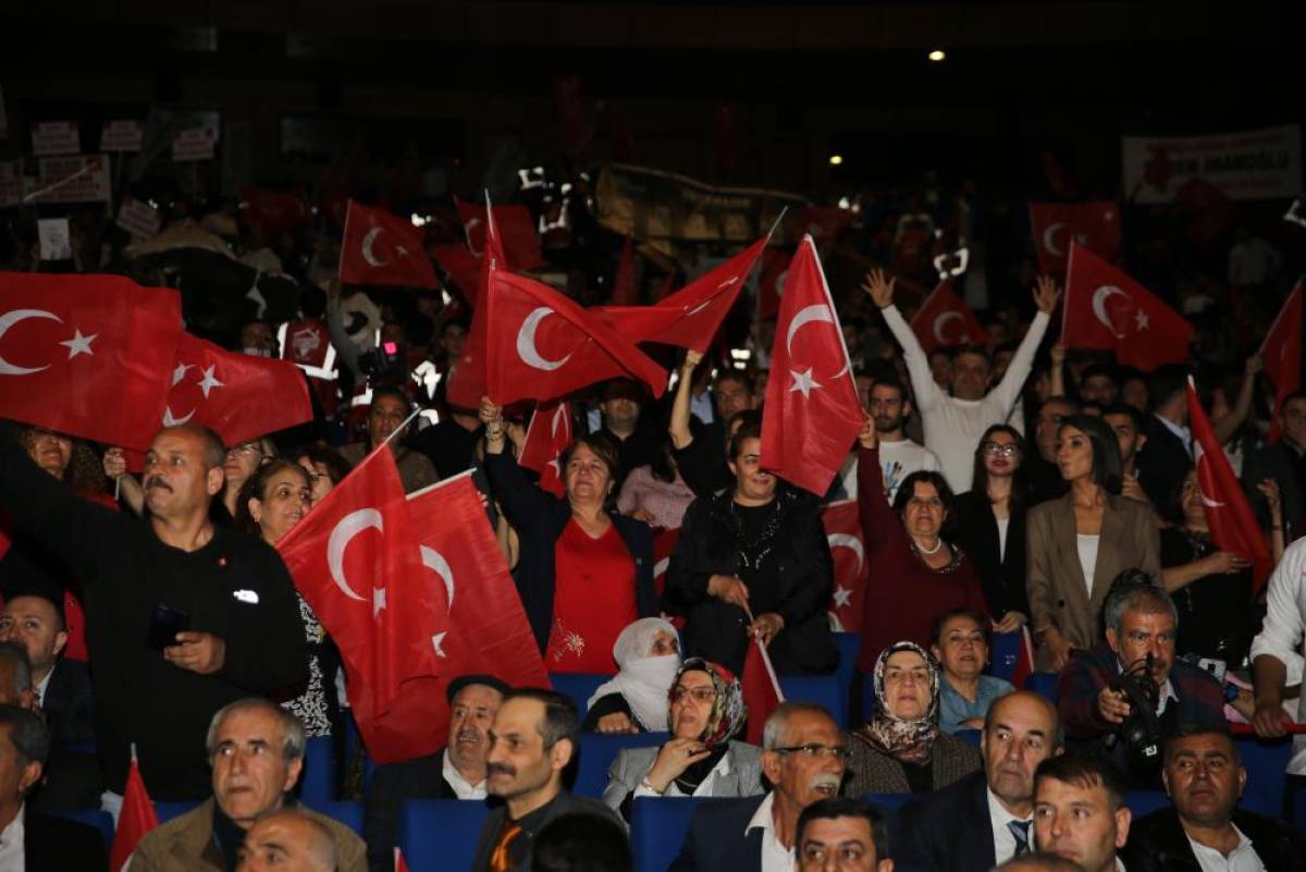 İstanbul Büyükşehir Belediye Başkanı İmamoğlu, Diyarbakır'da konuştu: