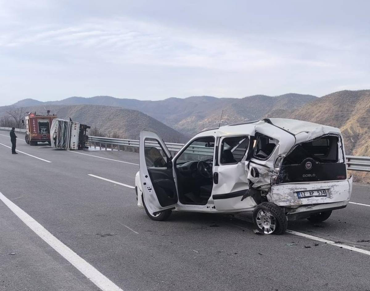Bingöl'de trafik kazasında 4'ü jandarma personeli 5 kişi yaralandı