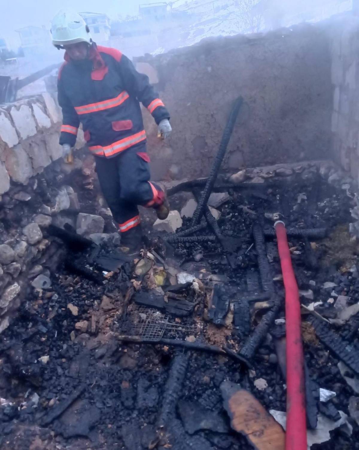 Malatya'da ahırda çıkan yangında 25 küçükbaş hayvan telef oldu