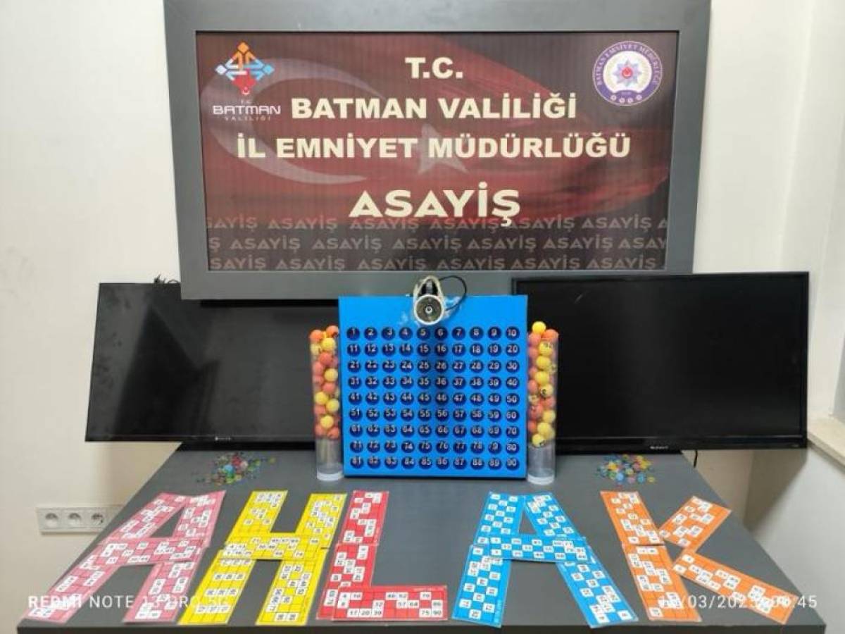 Batman'da kumar oynatılan iş yerinde yakalanan 41 kişiye 379 bin 127 lira ceza