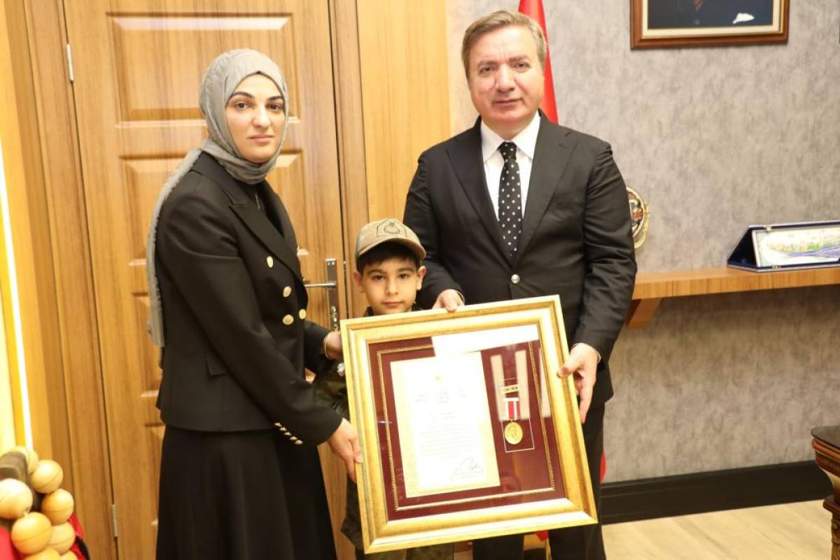 Erzincan’da şehit ailesine "Devlet Övünç Madalyası ve Beratı" verildi