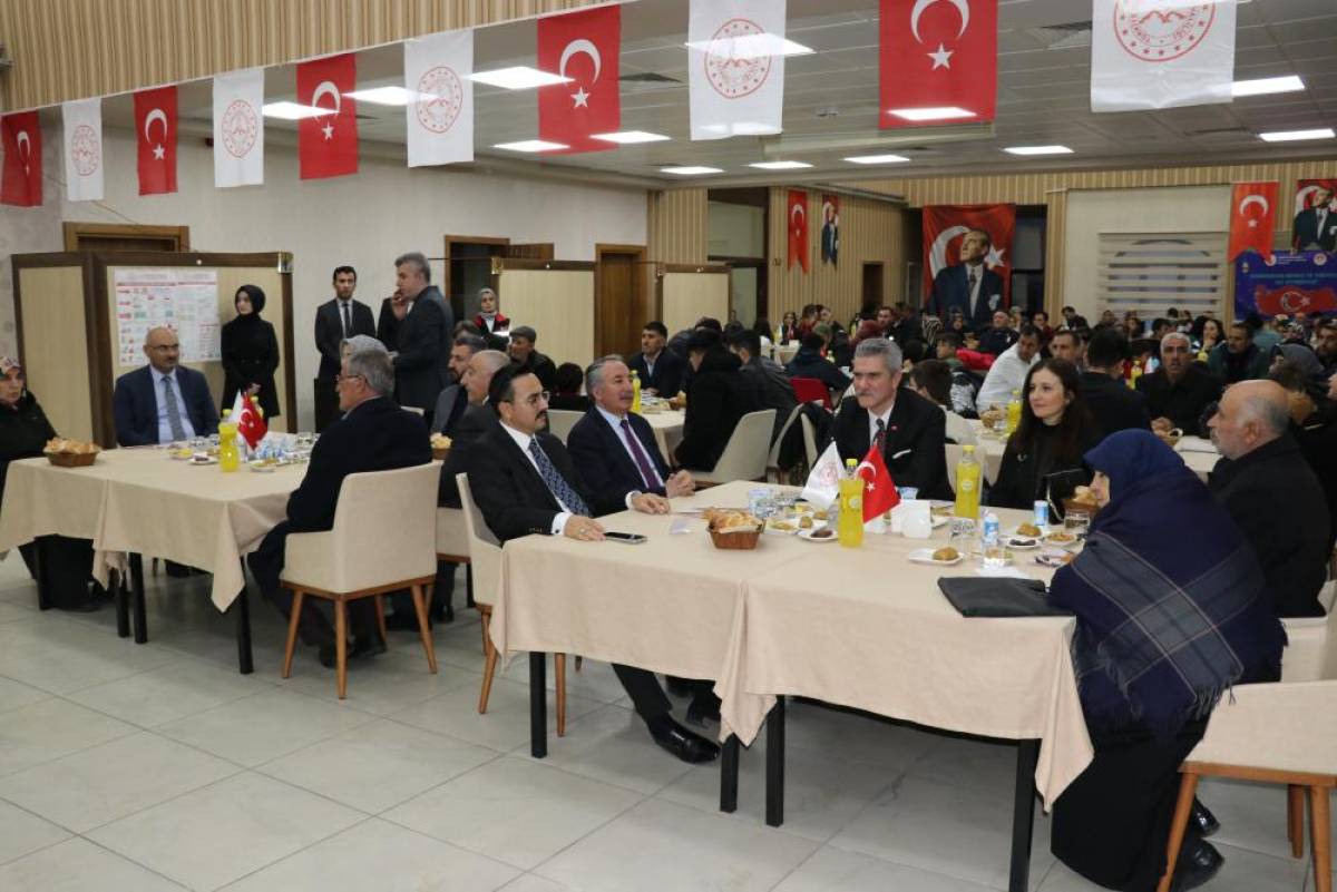 Ağrı ve Kars'ta şehit aileleri ve gaziler iftarda bir araya geldi