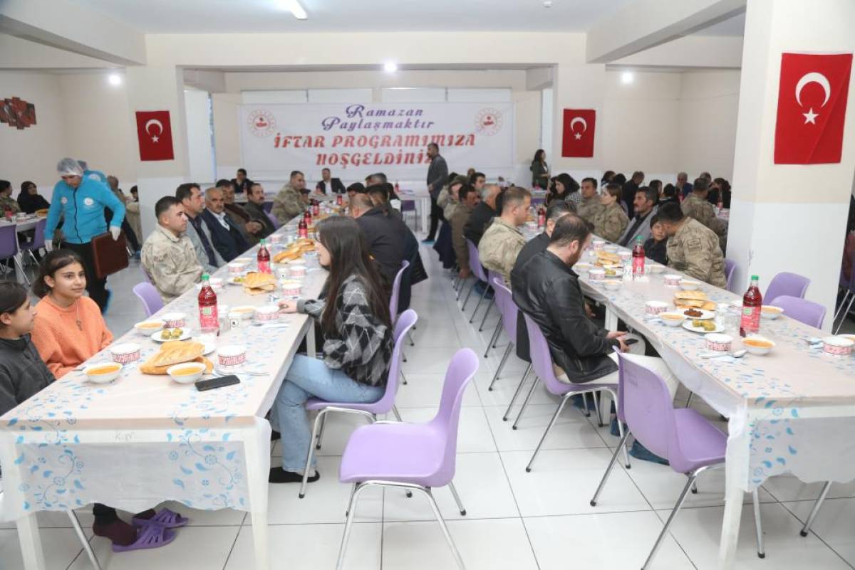 Başkale Kaymakamı Erdoğan, şehit aileleri ve gazilerle iftarda buluştu