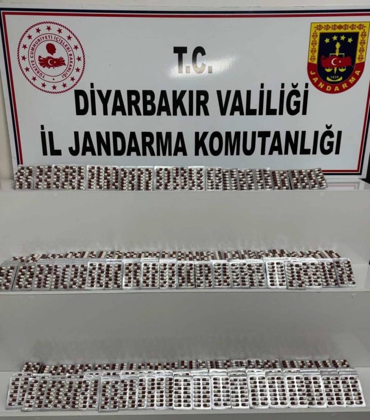 Diyarbakır'da uyuşturucu operasyonunda 3 zanlı tutuklandı