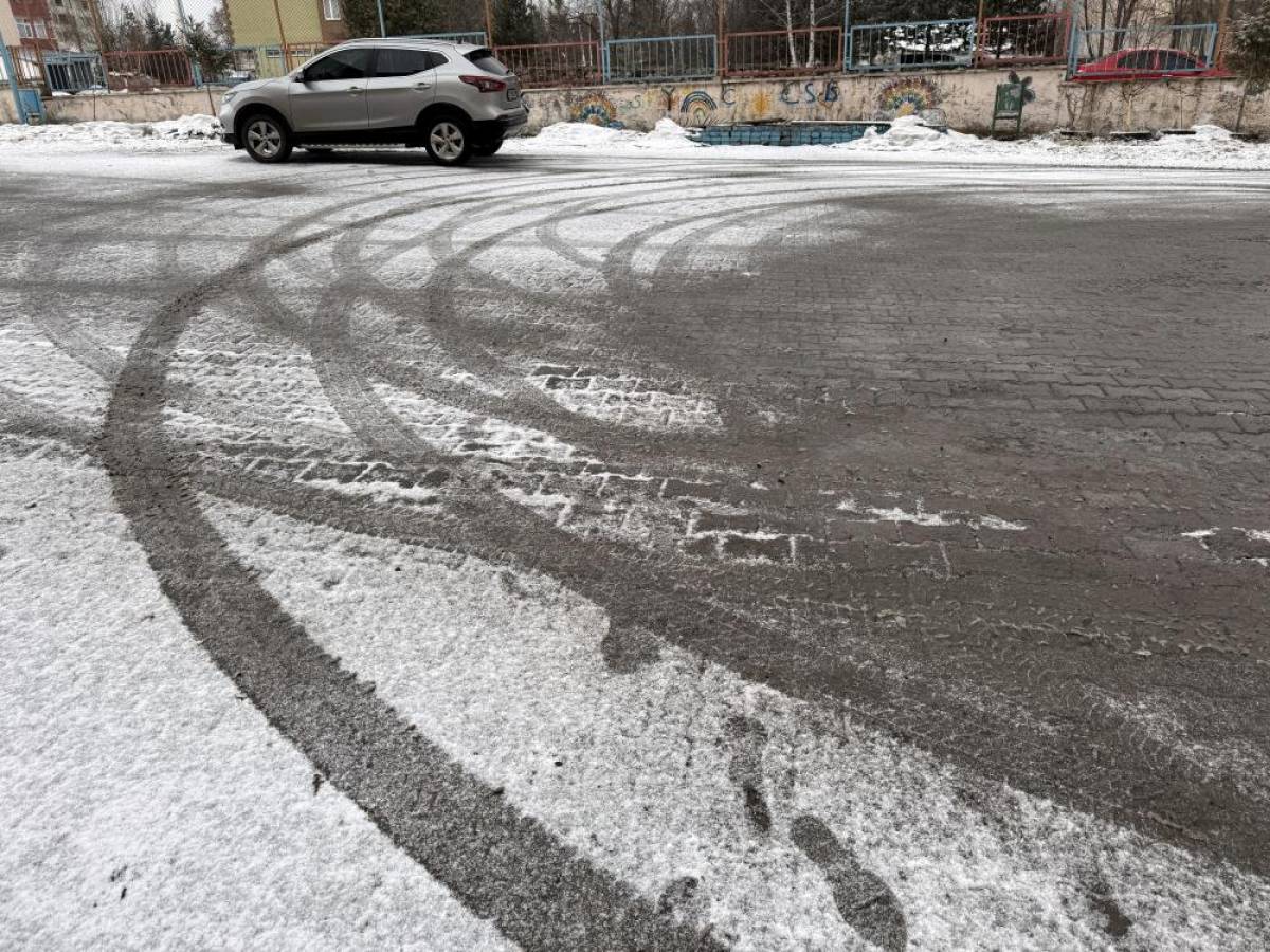 Ardahan'da kar etkili oluyor