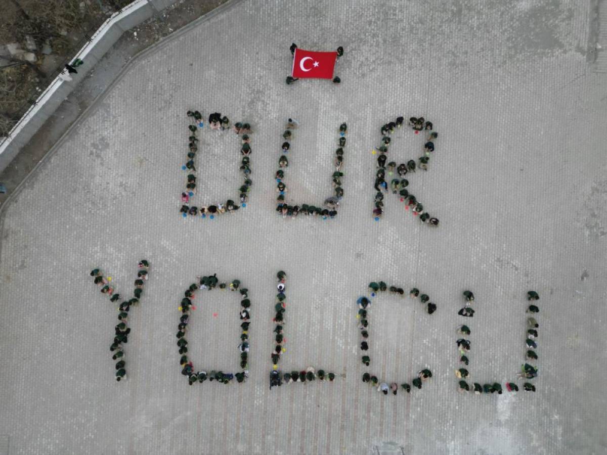 Kağızman'da öğrencilerden Çanakkale Zaferi'nin 110. yıl dönümüne özel koreografi