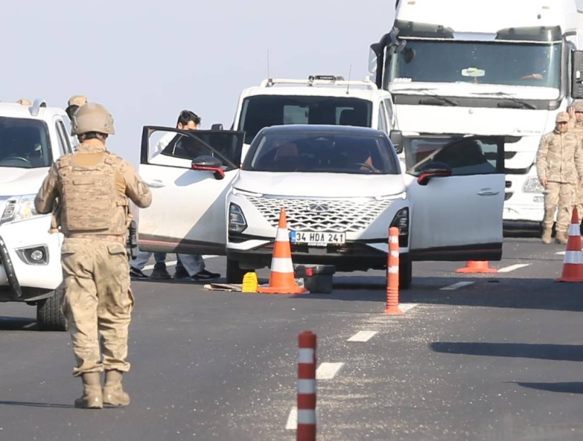 Diyarbakır'da aracında silahlı saldırıya uğrayan kişi ağır yaralandı