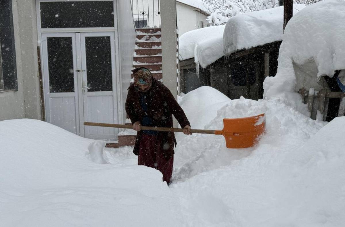 Bingöl, Şırnak, Batman ve Elazığ'da kar nedeniyle 810 yerleşim yerine ulaşım sağlanamıyor
