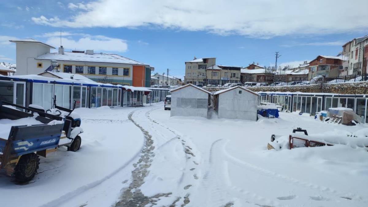 Çelikhan'da kar yağışı etkili oldu