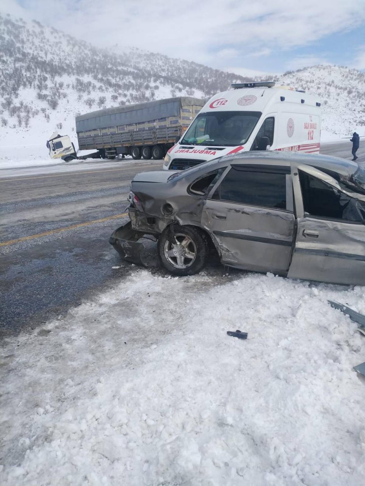 Malatya'da tırla otomobilin çarpıştığı kazada 2 kişi yaralandı